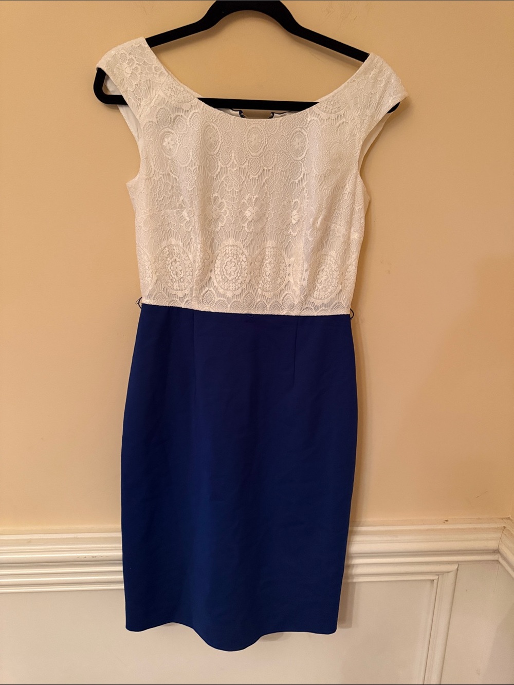 Antonio Melani Two-Tone White Lace & Blue Midi Sheath Dress Size 4